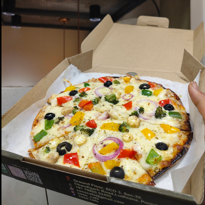 Vegetable thin crust pizza
