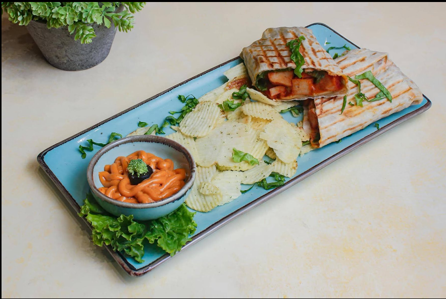 Grilled wrap with chips